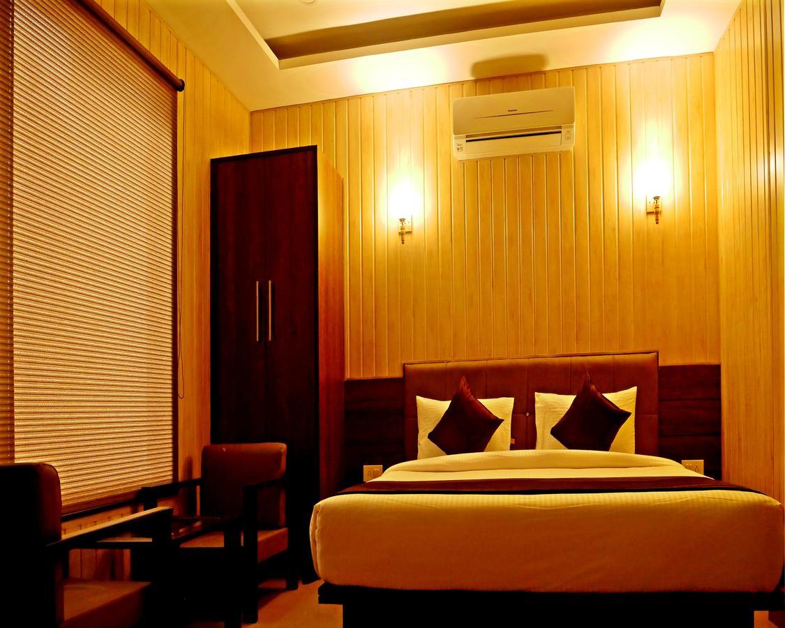 Hotel Trance Ganga Tapovan Extérieur photo