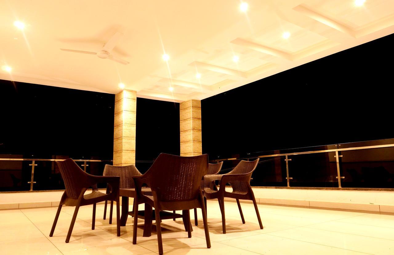 Hotel Trance Ganga Tapovan Extérieur photo