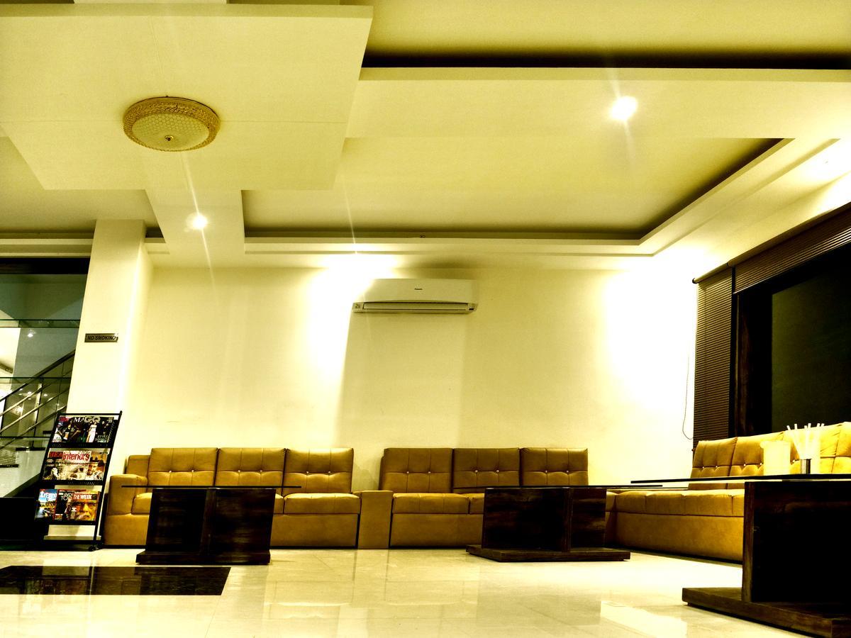Hotel Trance Ganga Tapovan Extérieur photo